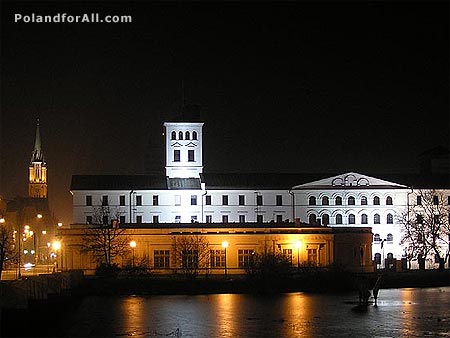 Central Museum of Textiles at night
