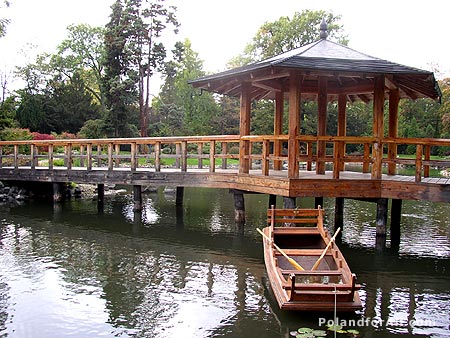 Japanese Garden, wooden bridge yumedono
